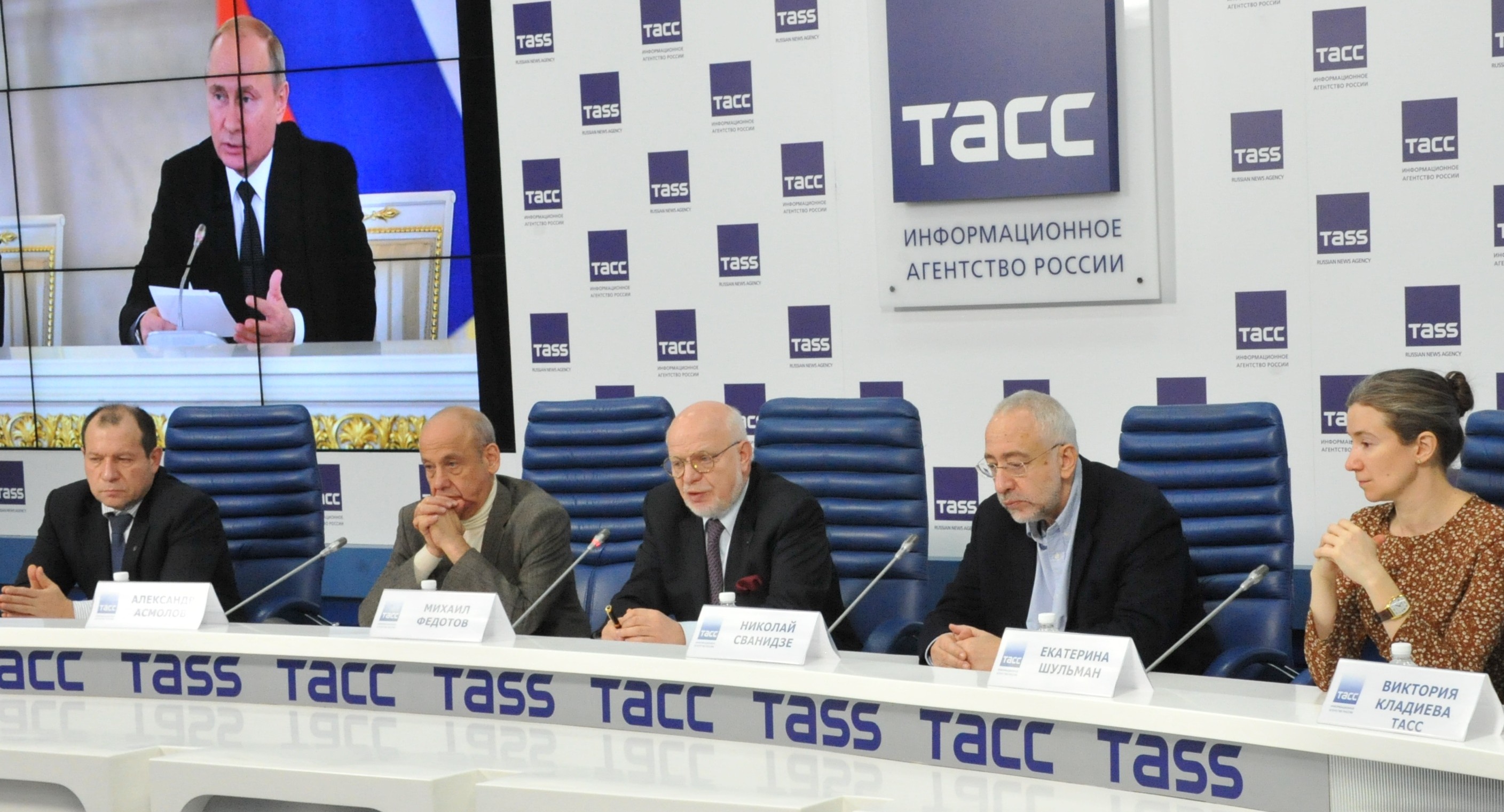 Гражданское общество – это общество, где каждый имеет свое Имя и считает себя лично ответственным за то, что происходит в стране