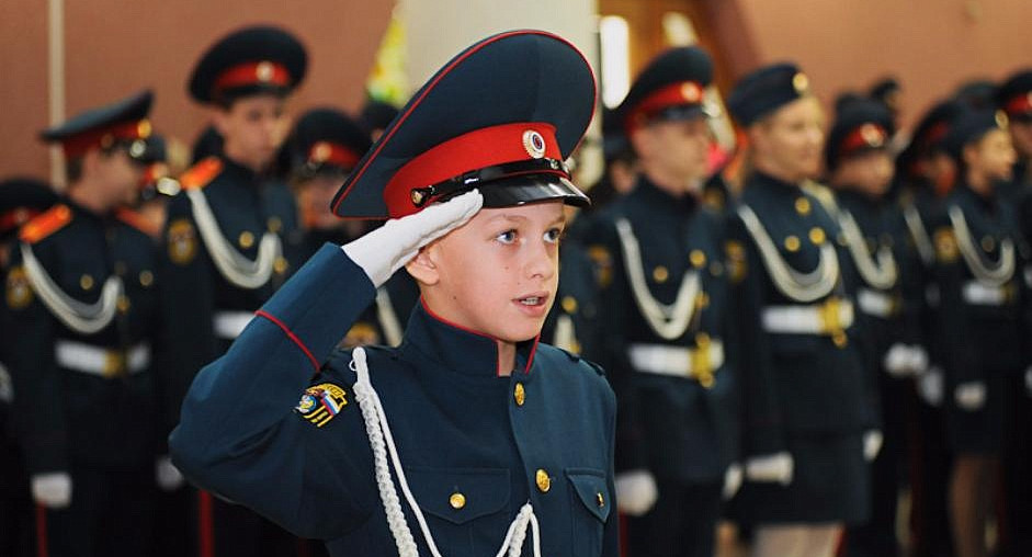 В каких школах есть офицеры-воспитатели и обязанности учеников главнее, чем их права