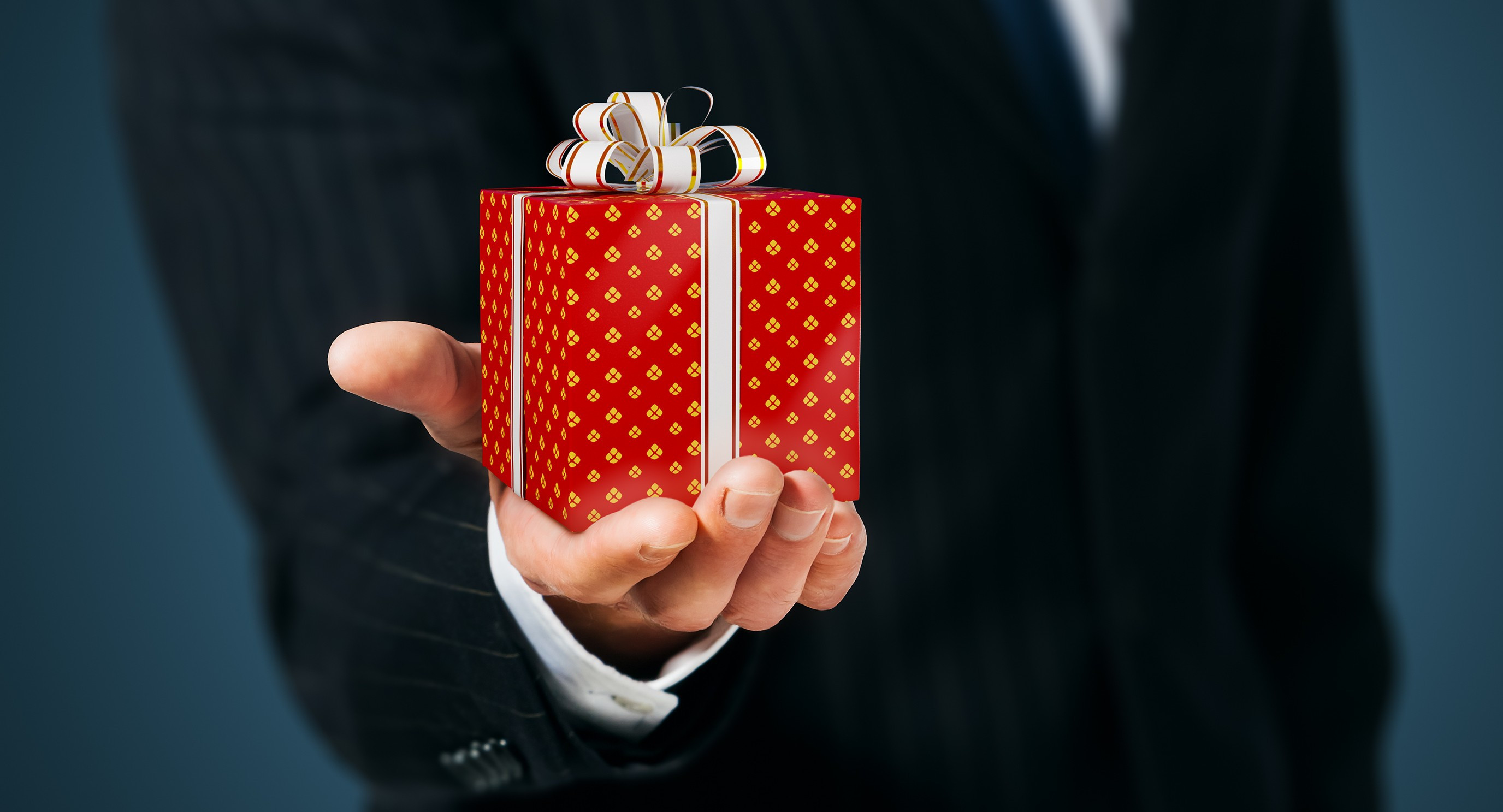 О каких подарках мечтают французские учителя