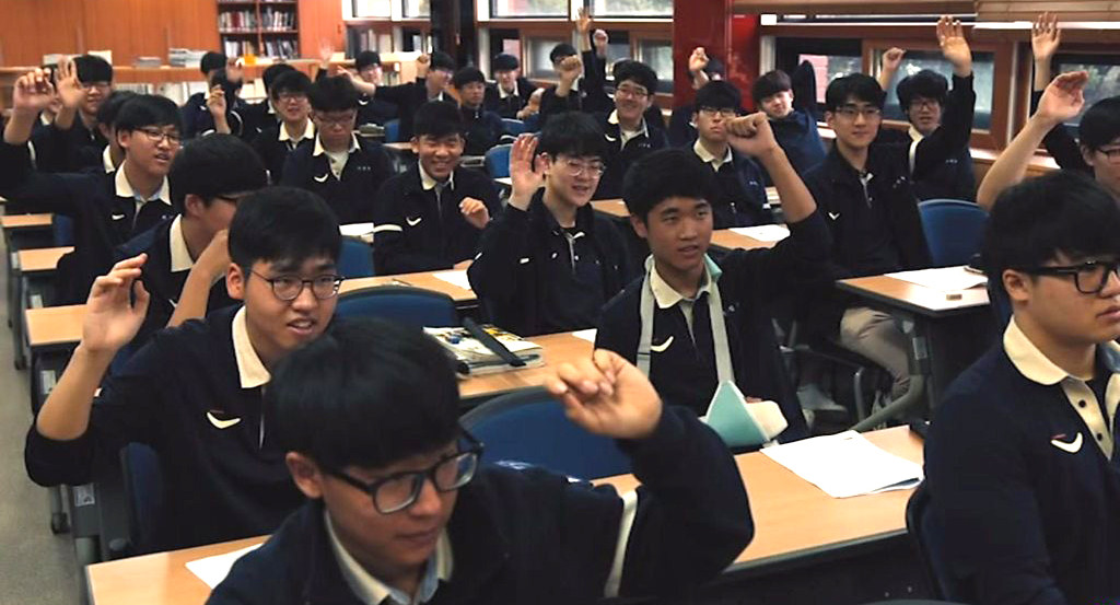 В Японии считают смартфоны виновными в ухудшении зрения студентов