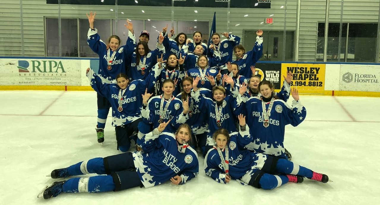 Впервые юные хоккеистки из России взяли золото на престижном турнире в США