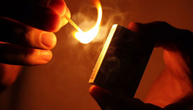 Неизвестные попытались сжечь московского школьника