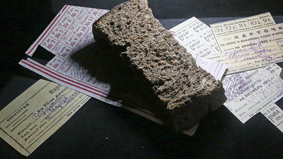 Дети из петербургских школ попробовали блокадный хлеб 