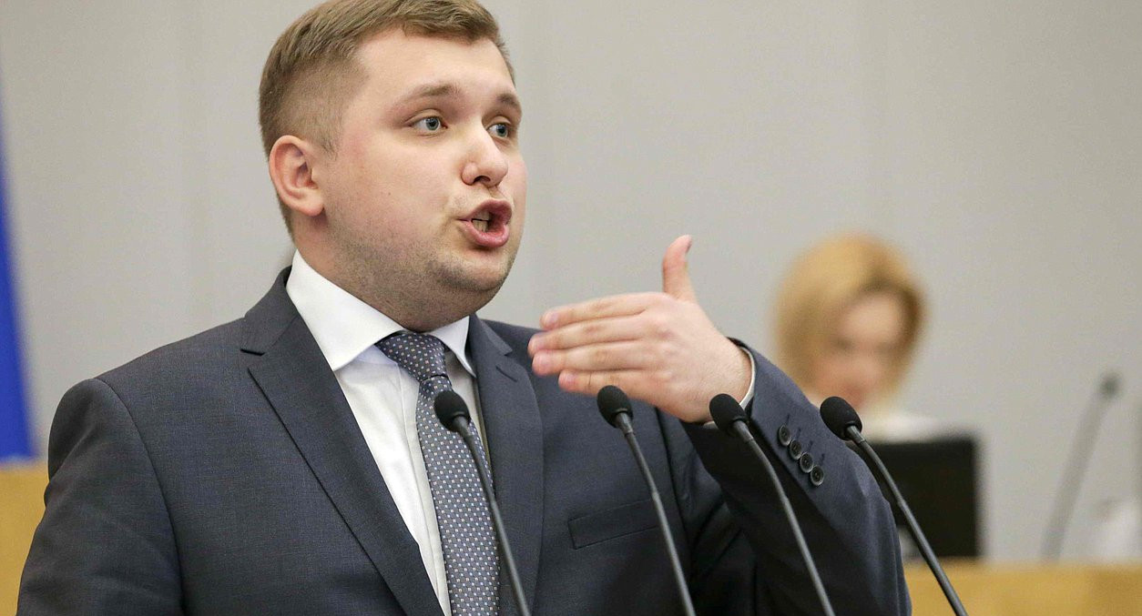 В Госдуме предложили снижать зарплату учителям за агрессию к ученикам