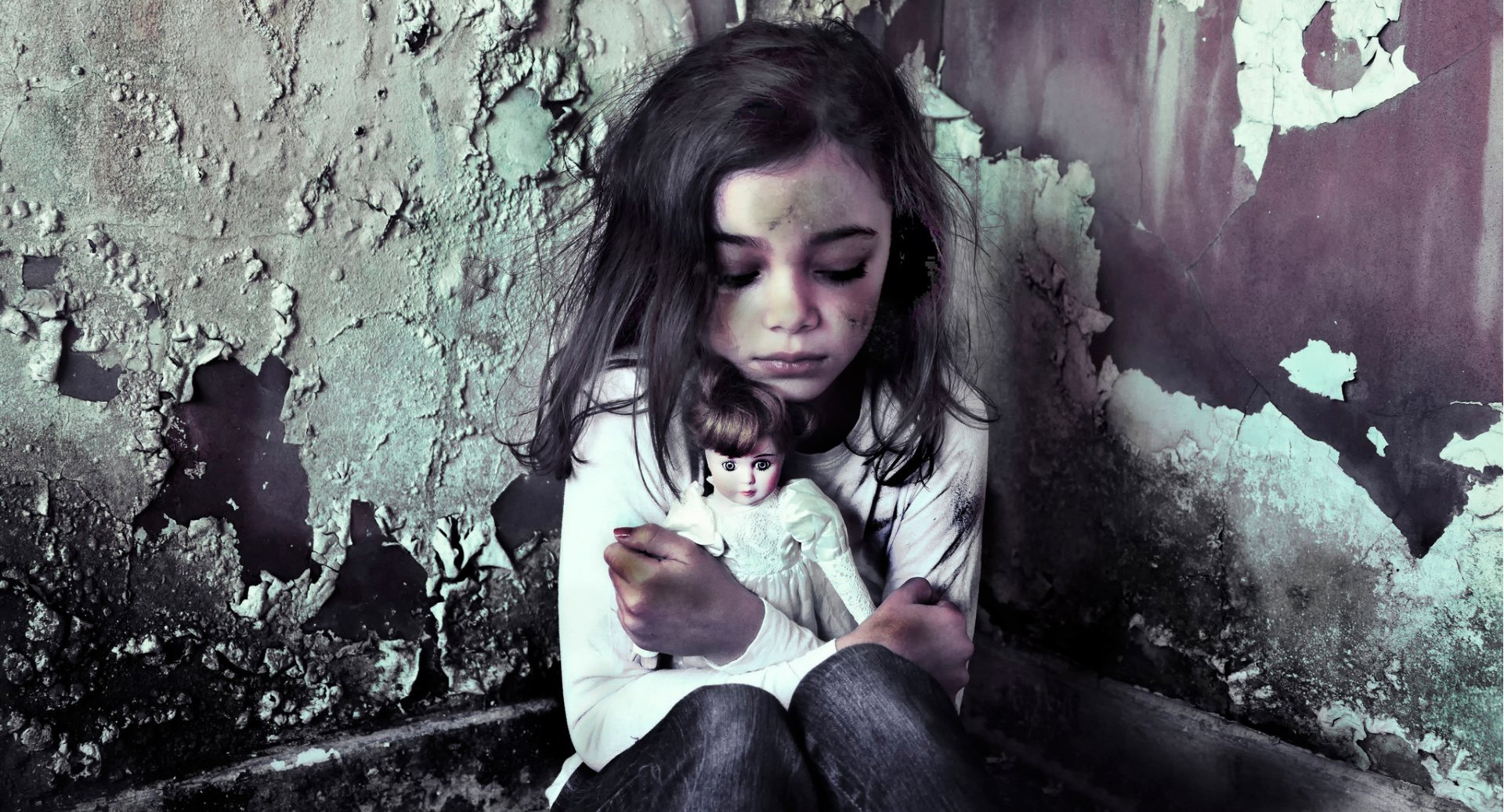 «Ей к ЕГЭ готовиться надо, а она себе ноги бритвой режет!»