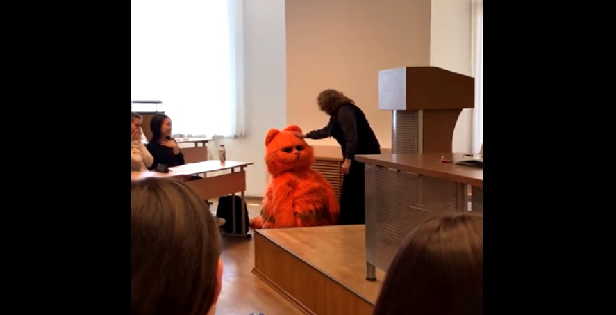 На Урале студент пришел к преподавателю в костюме кота – и получил пожизненный зачет