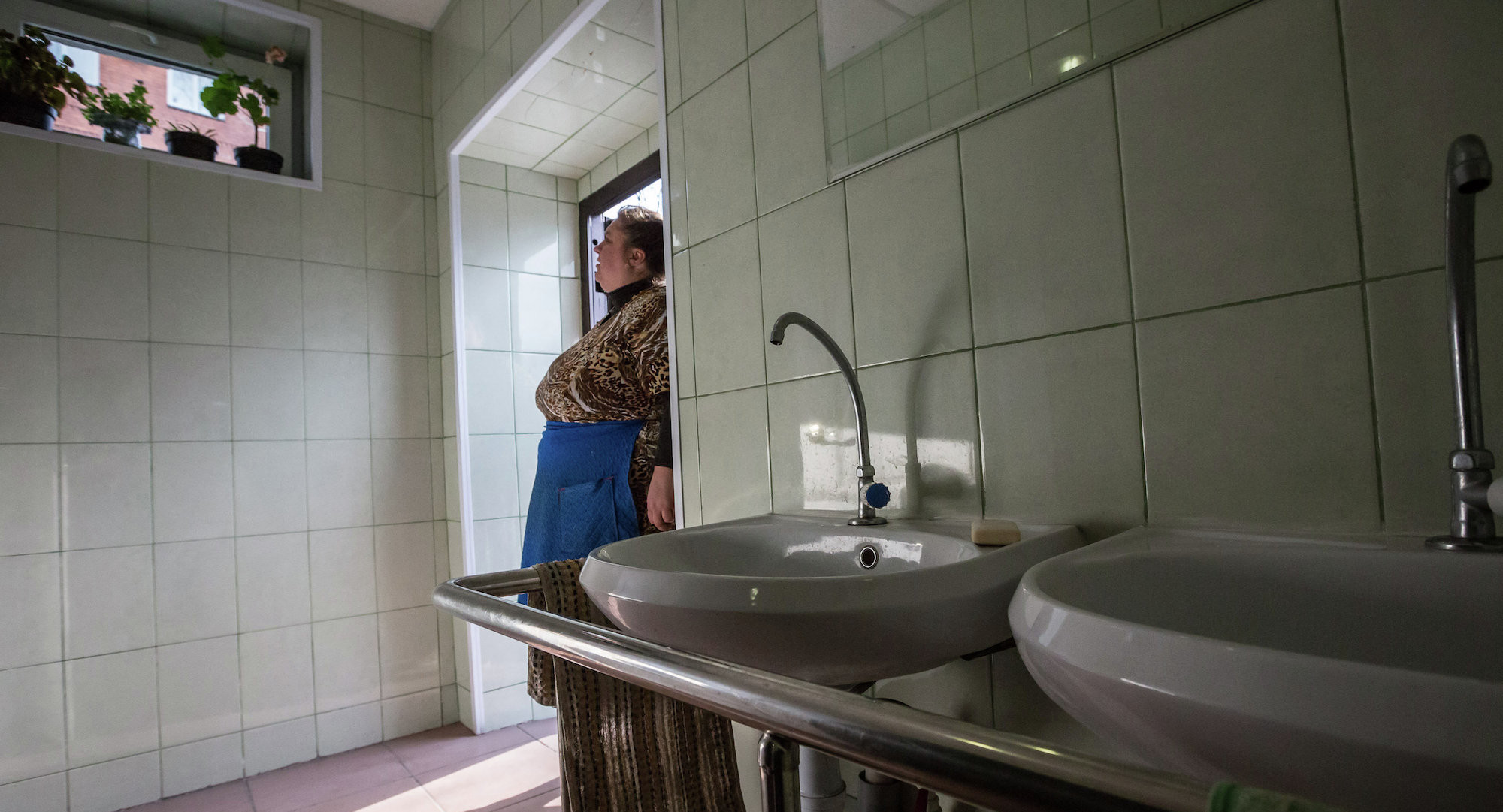 Директора школы уволили из-за туалета