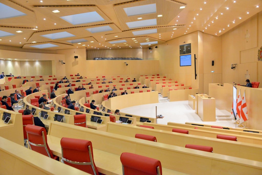 В Грузии отменили выпускные экзамены в школах