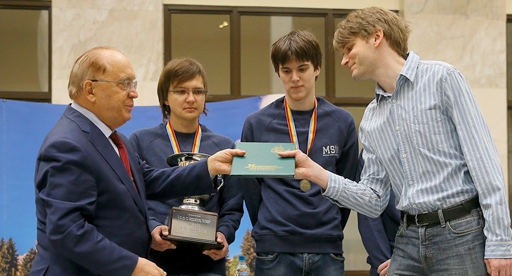 Ректор МГУ Виктор Садовничий повысил стипендии студентам