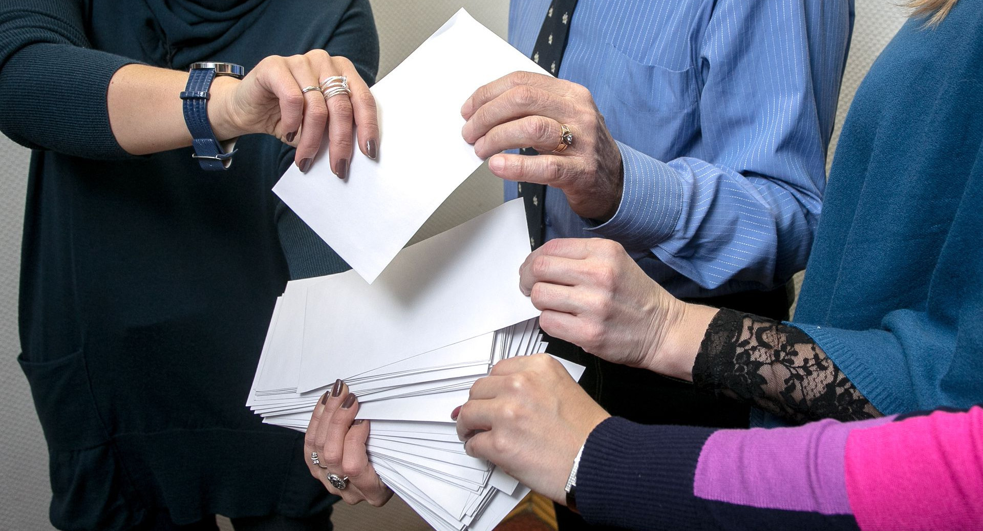 Глава Бурятии: «Те, кто платит зарплату в конвертах, воруют у учителей»