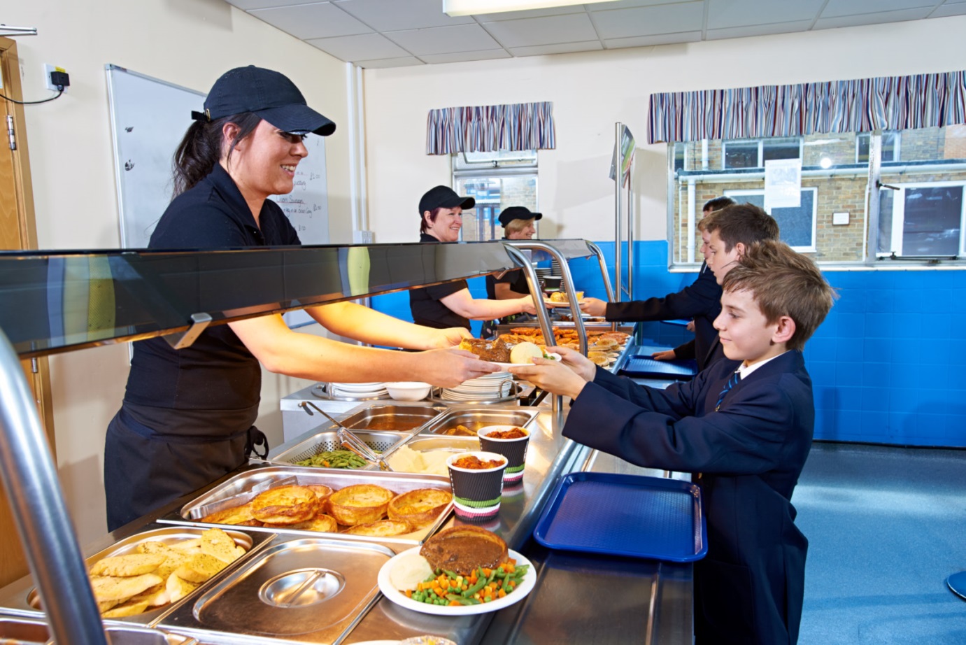 Министерство просвещения собирается проверить школьные меню в регионах