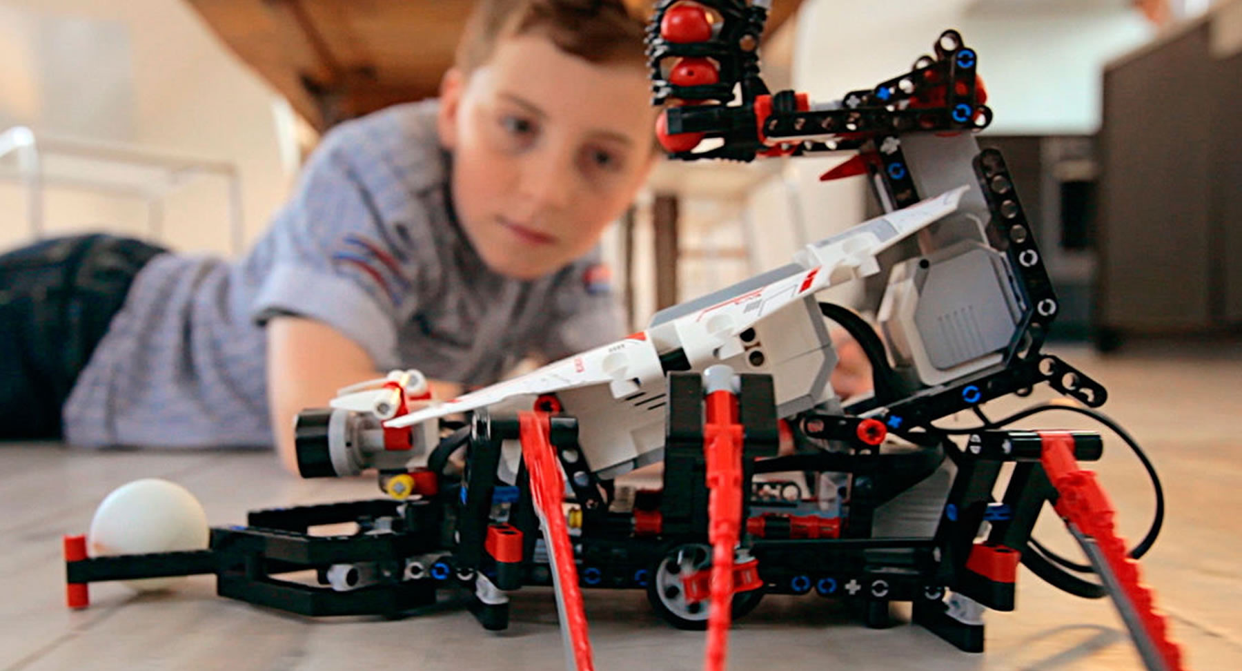 Поправки в федеральный закон об образовании позволят студентам официально работать со школьниками