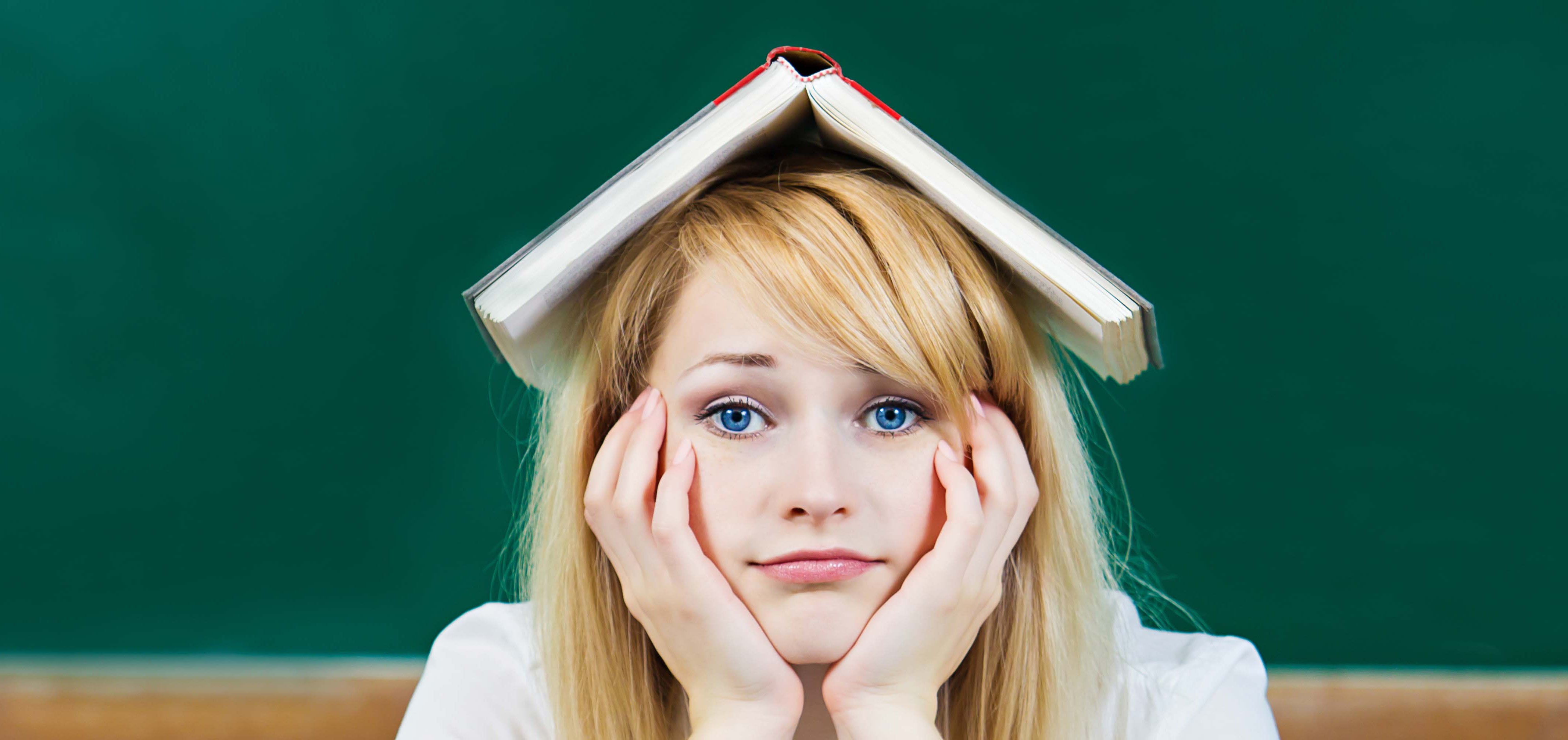 Сиротам могут вернуть льготы при поступлении в техникумы и колледжи