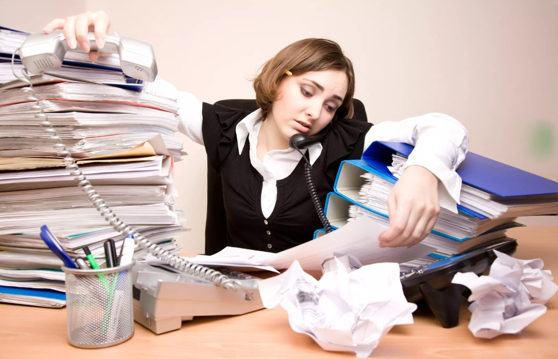 Снять бумажную нагрузку с учителей: для поправок в закон запущен опрос