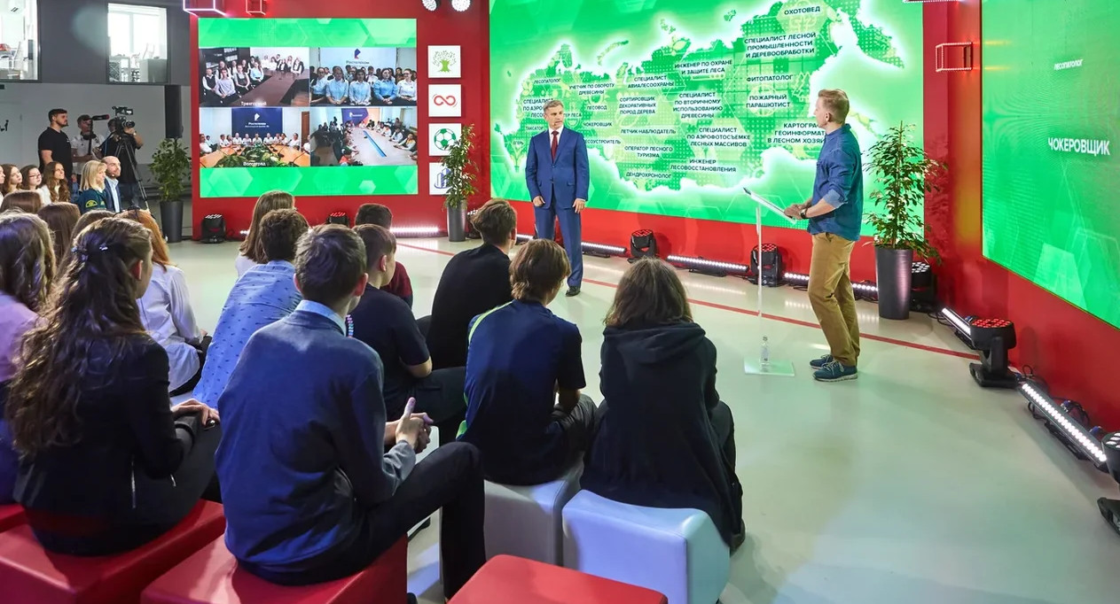 Более 80 млн просмотров в соцсетях набрали Всероссийские открытые уроки «ПроеКТОрии»