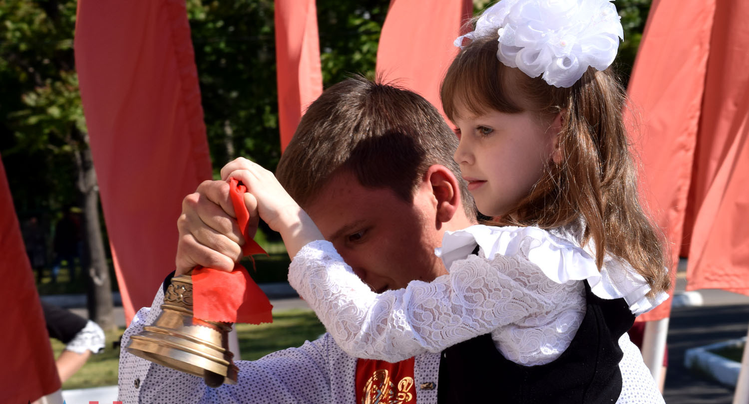 Ольга Васильева поздравила выпускников с последним звонком