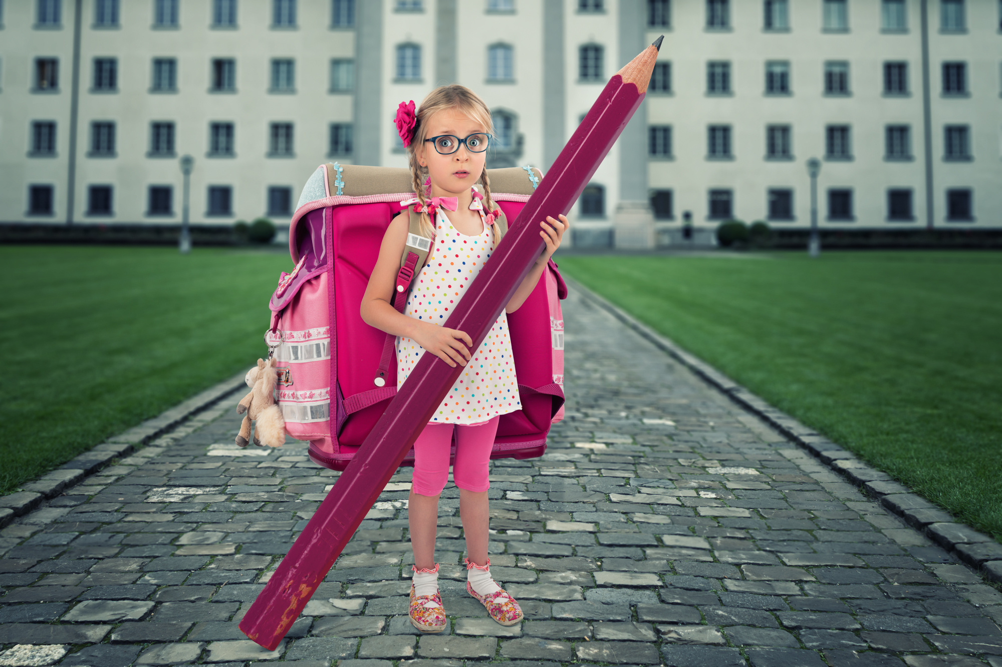 Через пять лет российские школьники не будут носить в школу тяжелые ранцы, тратить время на поиск расписания и стоять в очереди в гардероб или библиотеку