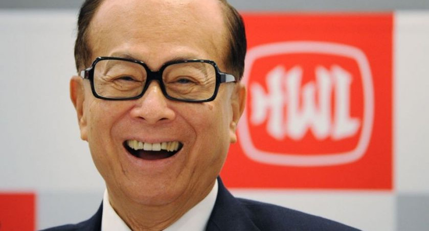 Богатейший житель Гонконга оплатит учебу в университете целому курсу китайских студентов