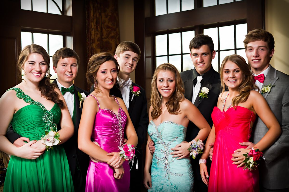 В каких городах были самые дешевые платья на выпускной