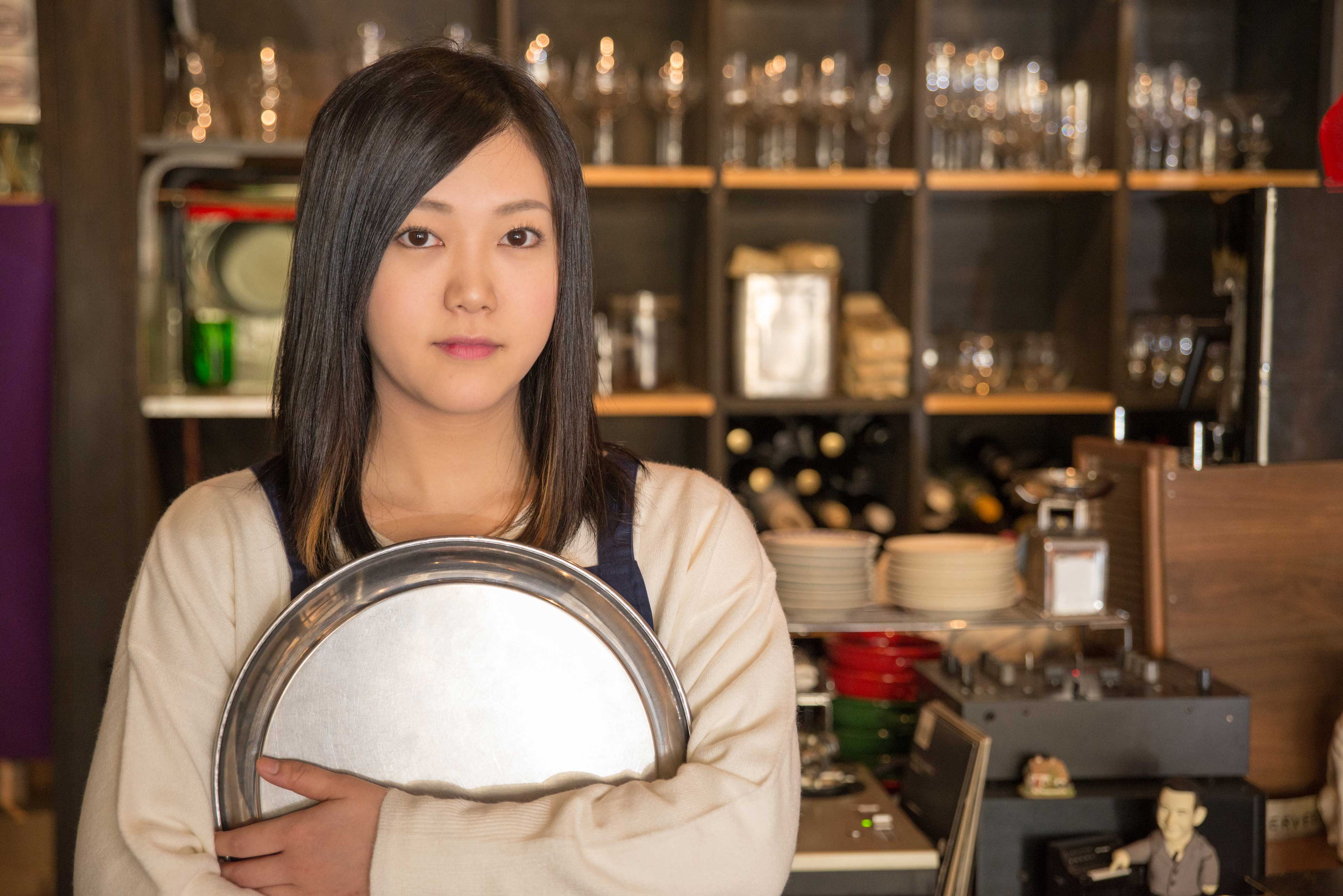 Школьниц из Забайкалья заставили работать официантками в Китае