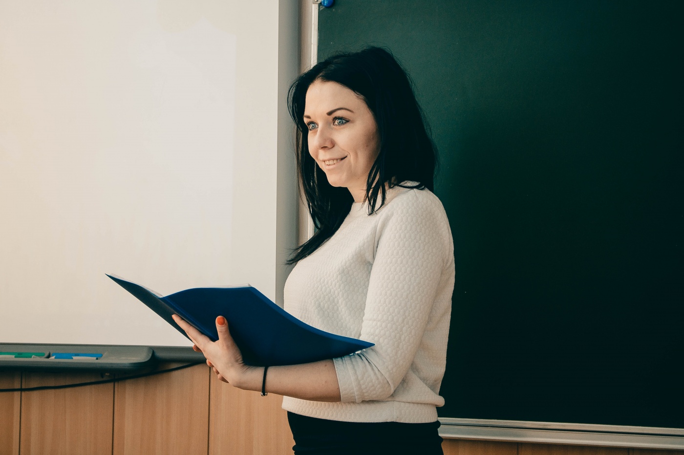 В Госдуме призвали создать новые стимулы для молодых учителей 