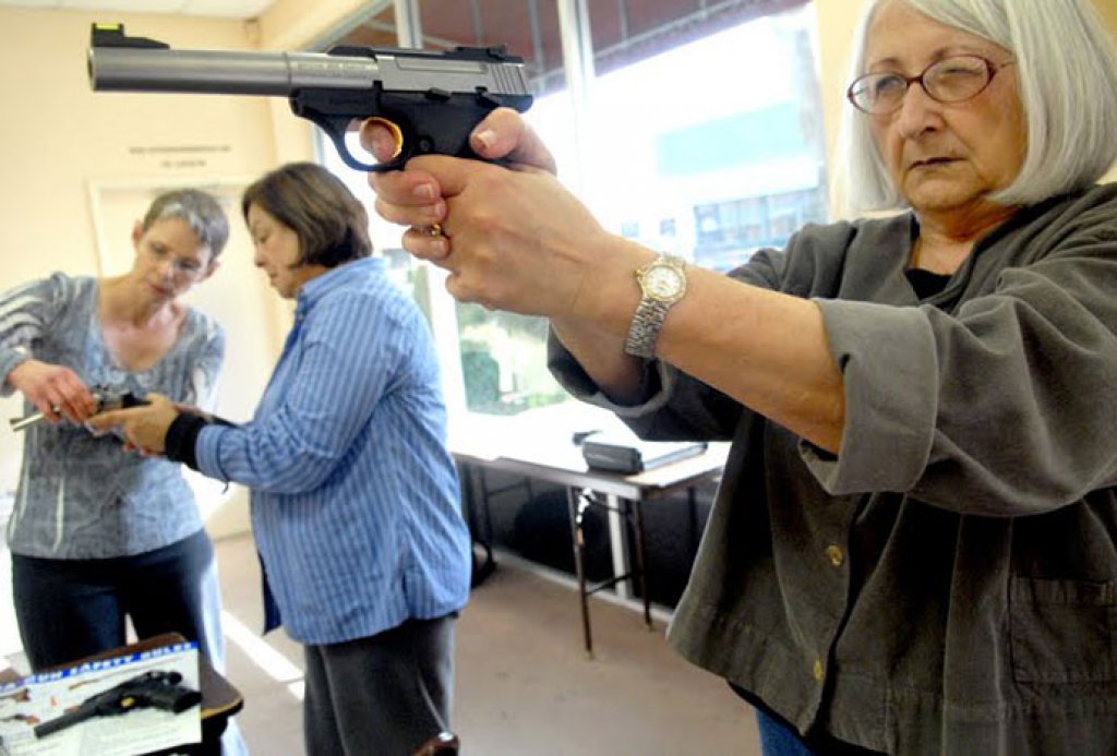 В США преподавателей школ учат стрелять и реагированию на чрезвычайные ситуации