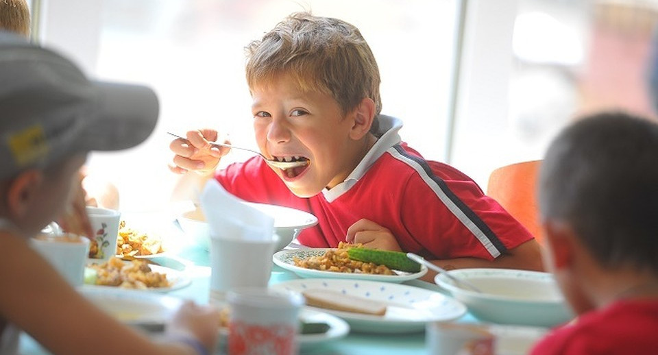 В детских лагерях с июня выявили более 28 тонн небезопасных продуктов