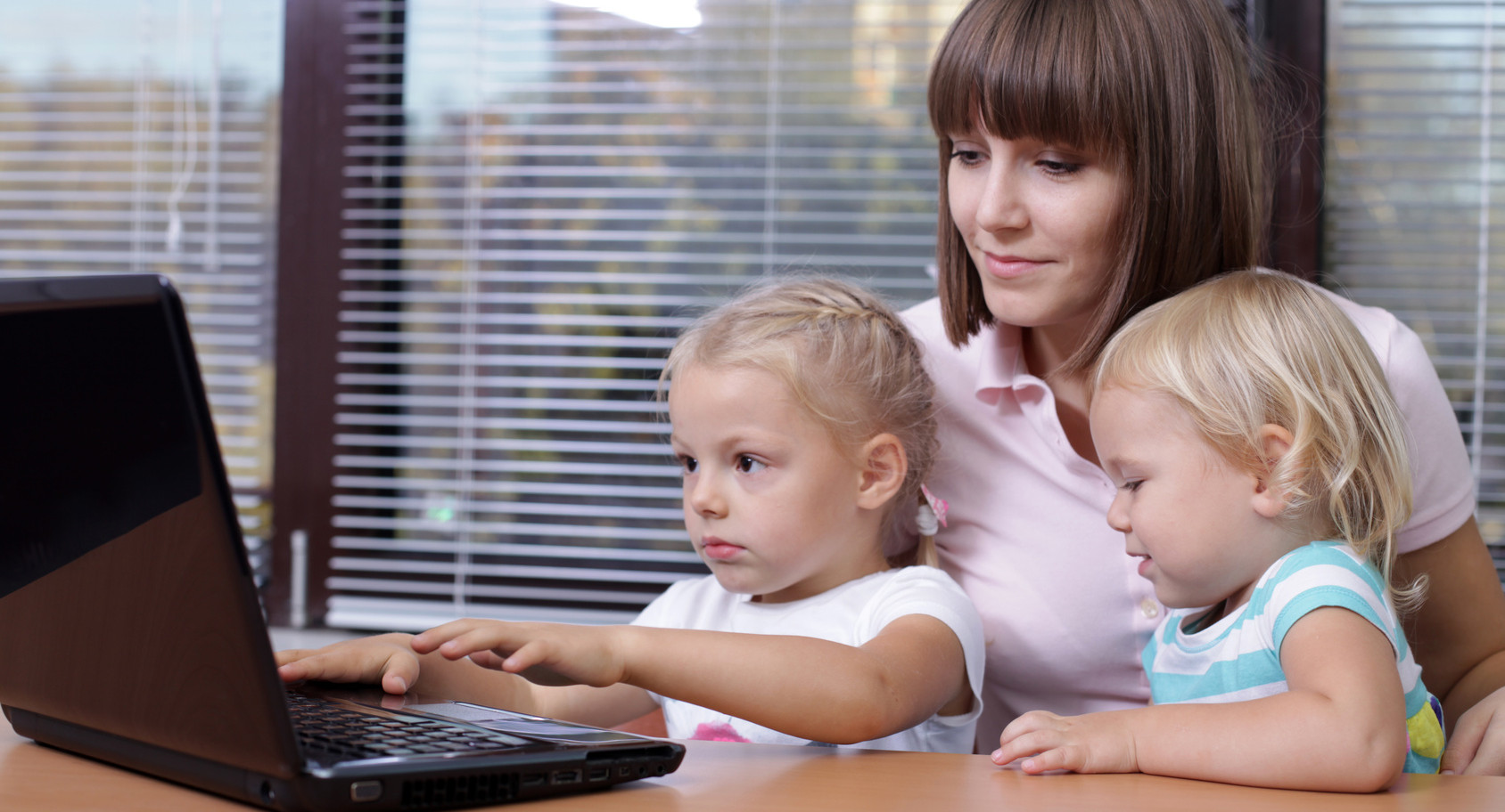 Минпросвещения объявило конкурс по созданию курсов для родителей с детьми до трех лет