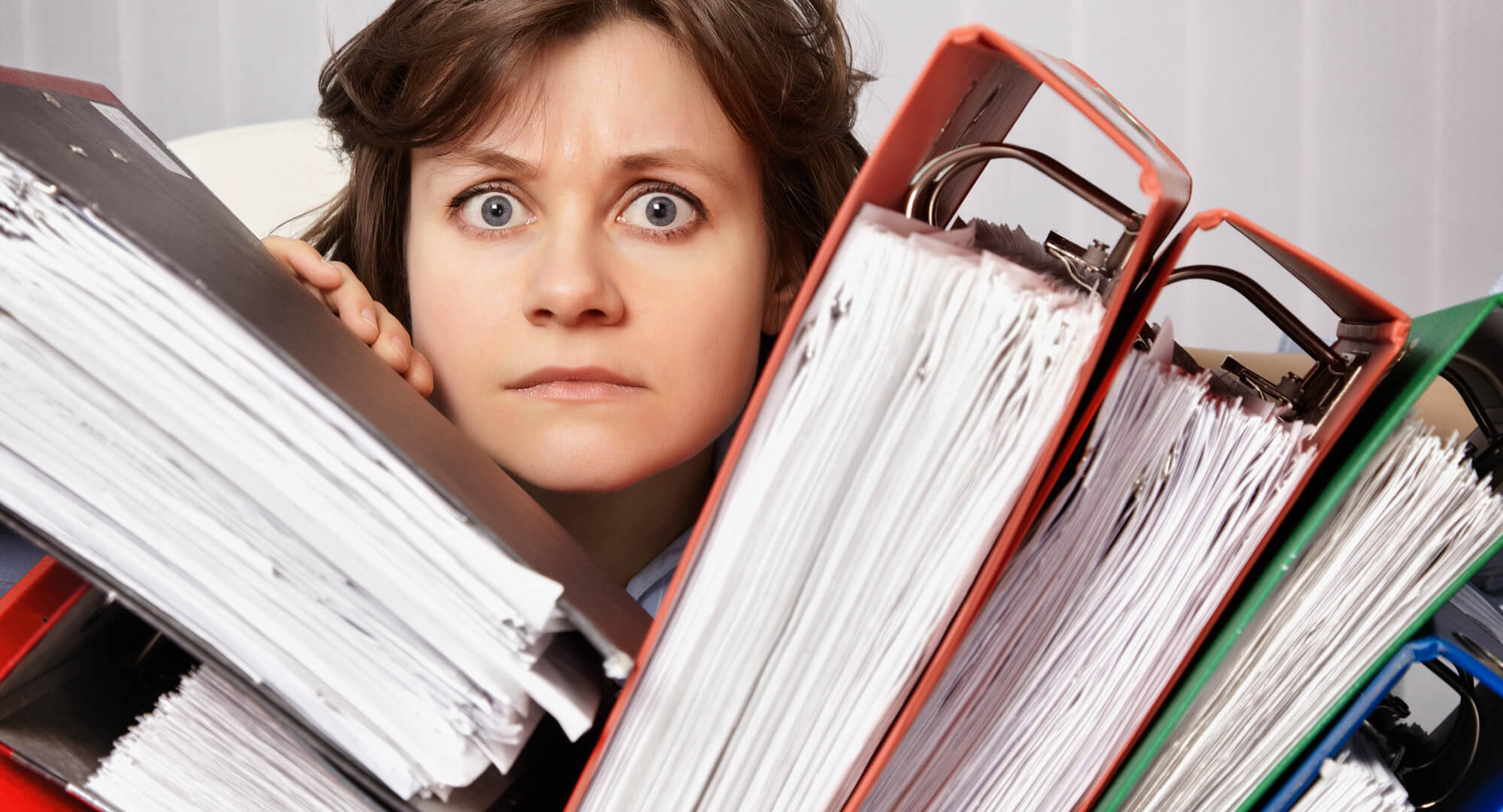 Работать в школе становится труднее