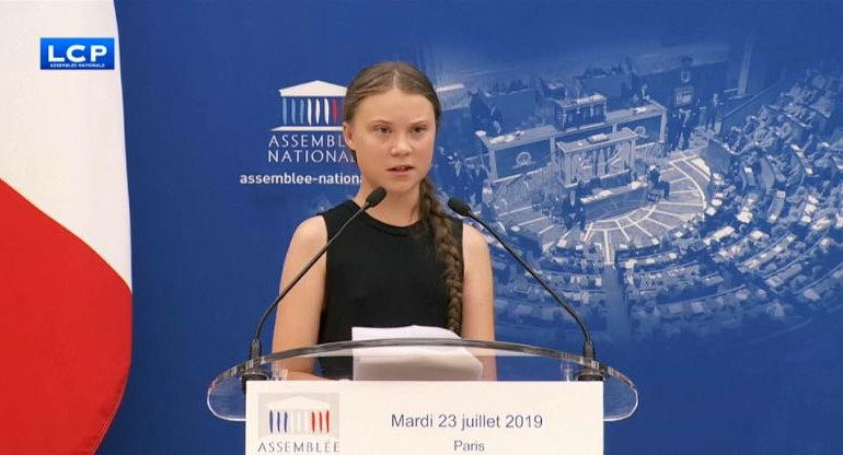 Шведская эко-активистка Грета Тунберг выступила в парламенте Франции