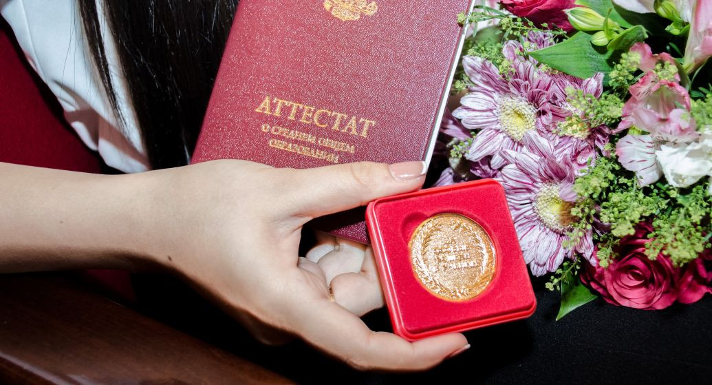 В Госдуме предложили добавлять золотым медалистам 11 баллов к ЕГЭ