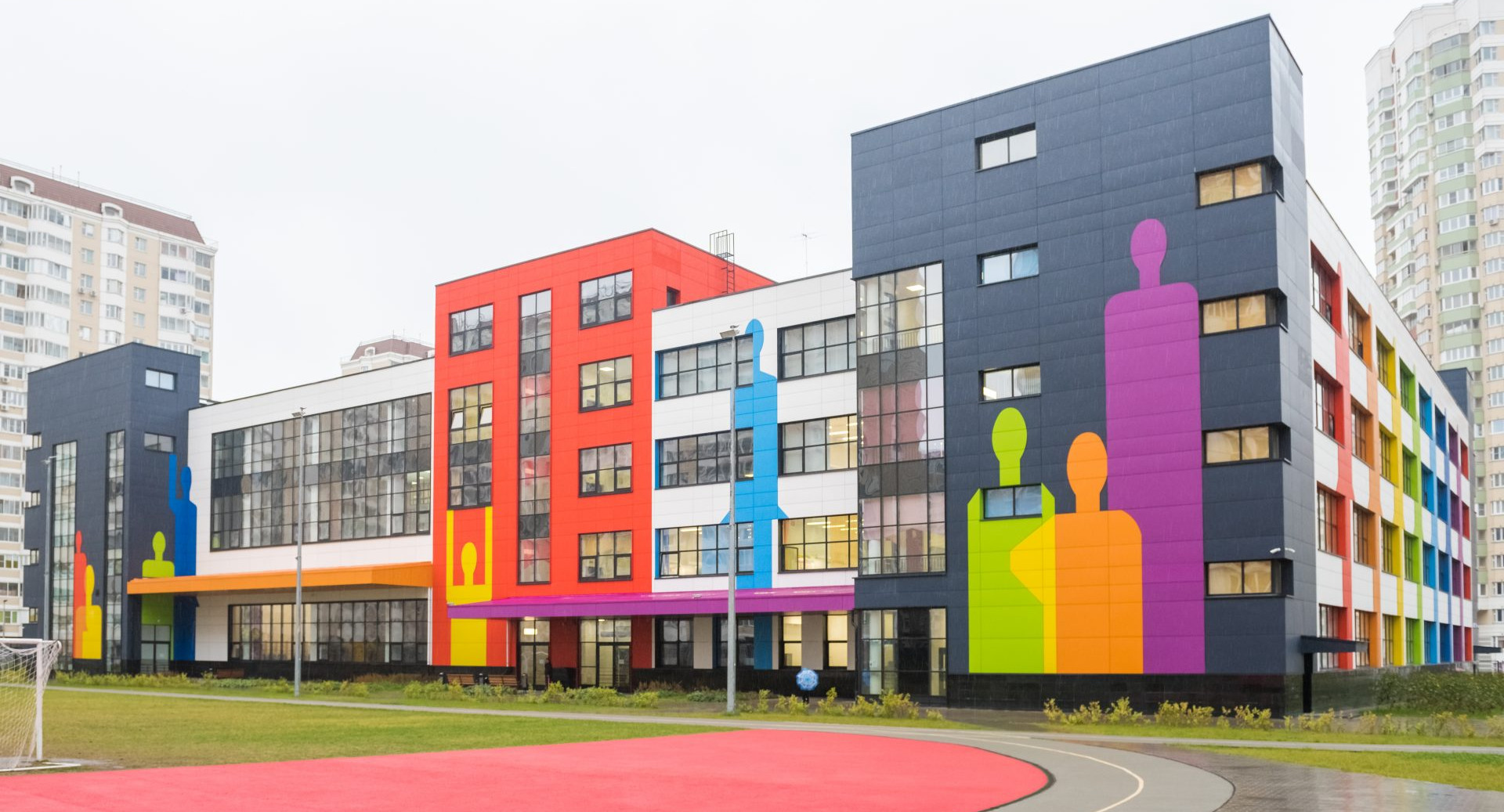 В Москве к 1 сентября введут более 10 новых школ и детсадов