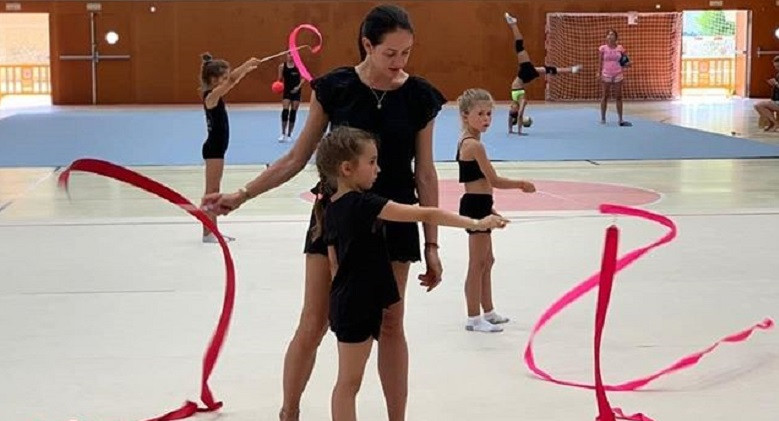 Ольга Глацких, прославившаяся фразой «государство не просило вас рожать», открыла школу для детей