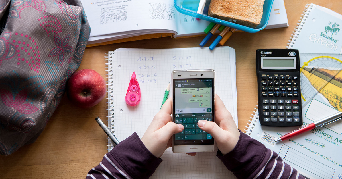 Ольга Васильева оценила запрет мобильных телефонов в школах