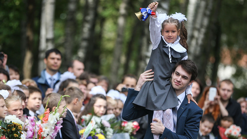 В школах Тюмени не стали переносить линейки ко Дню знаний
