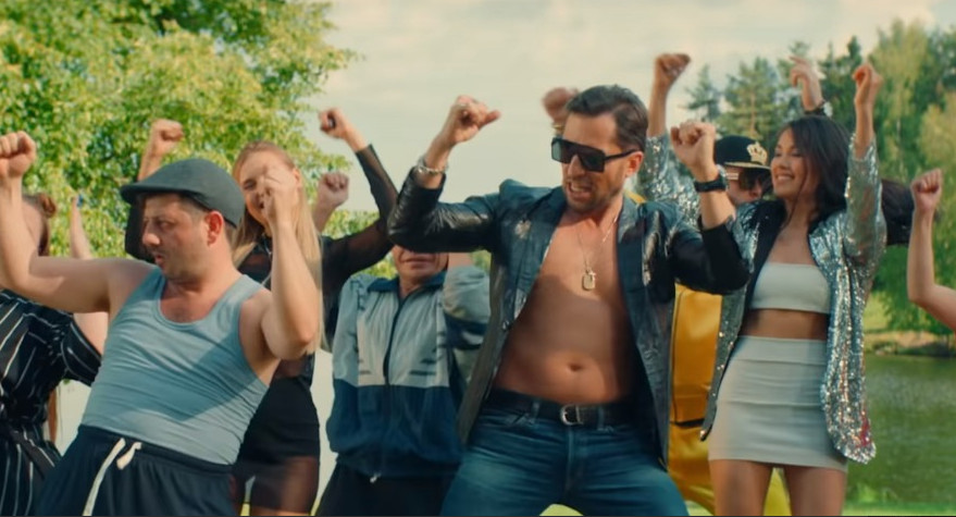 Учебный год для детей из Серпухова начался под хит «Алкоголичка»