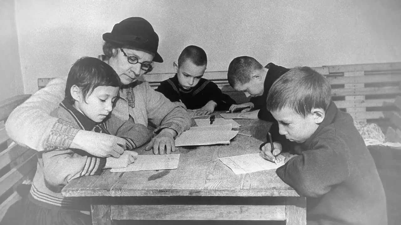 В Петербурге открыли памятный знак «Героическому подвигу учителей, работавших в годы блокады Ленинграда»