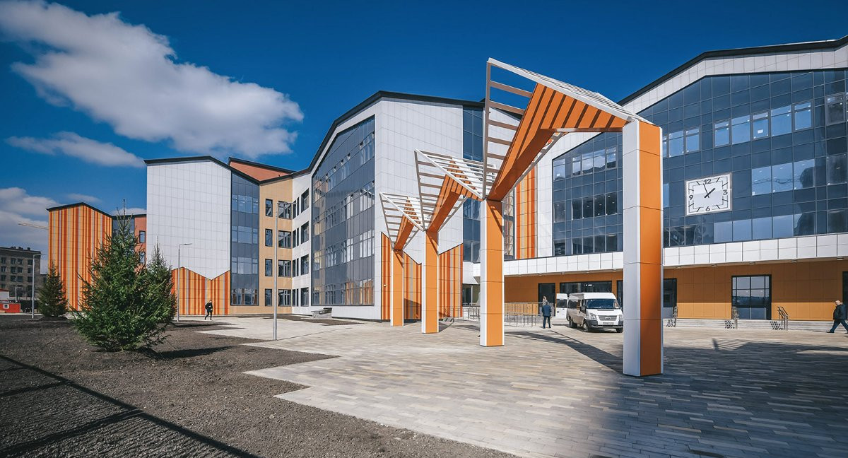 В Москве достроили самую большую школу в России