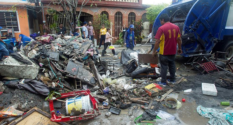 Тропический шторм повредил порядка 400 школ в Мексике