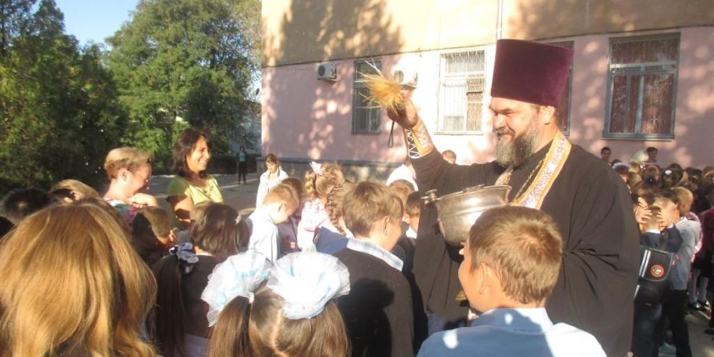 В волгоградской школе отменили молебен из-за протеста родителей