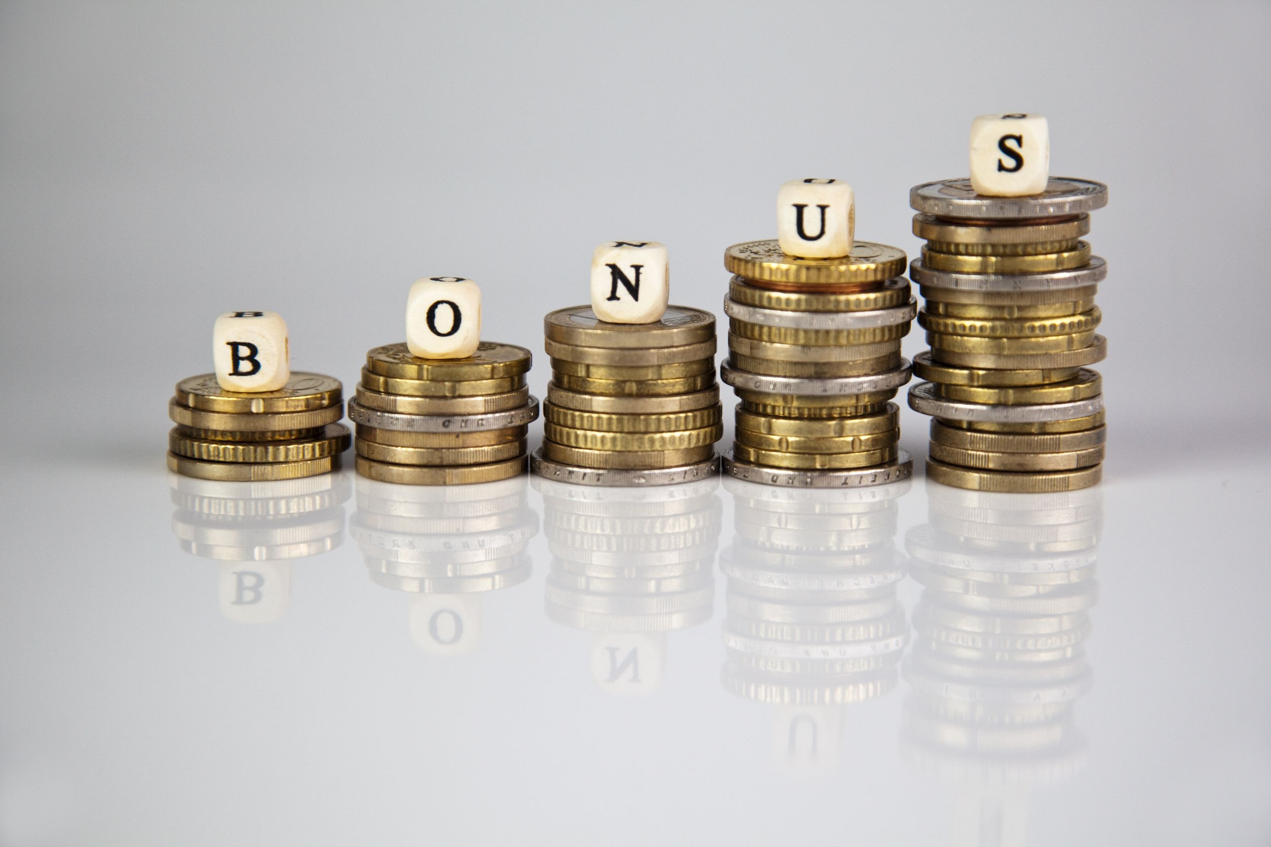 Стобалльники Ямала и их педагоги получат премии