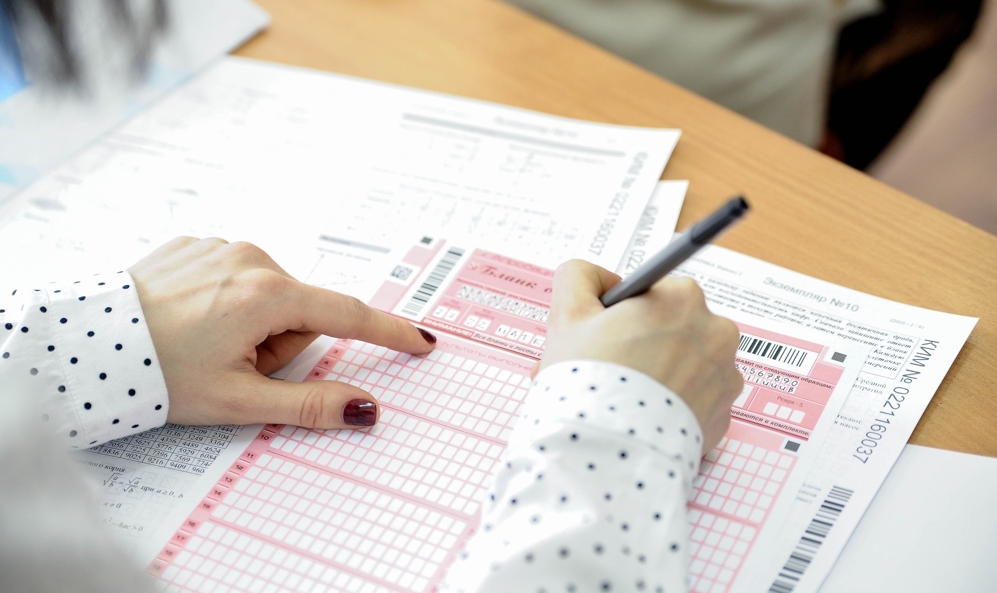 Более 3 тысяч человек сегодня сдают ЕГЭ по русскому и базовой математике