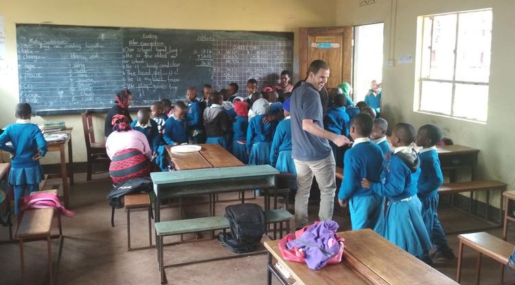 Школа – она и в Африке школа. Как работает система образования в Танзании