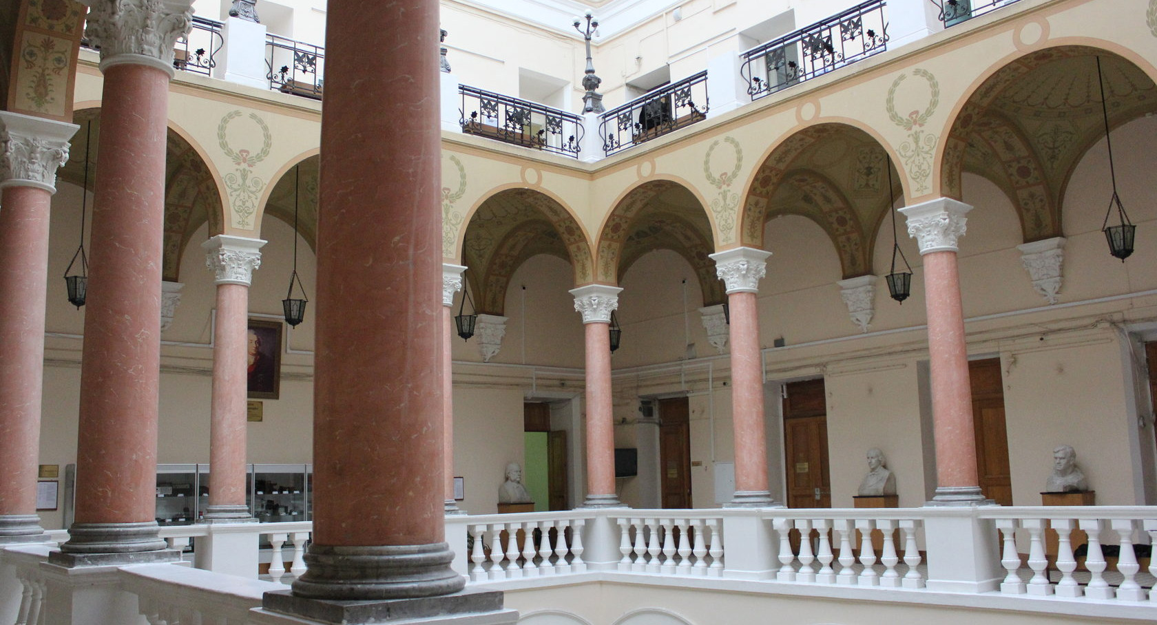 В проект бюджета на содержание вузов РФ заложено более 5 млрд рублей в год