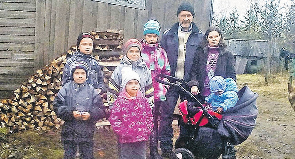 Российская многодетная семья сбежала в глубинку от органов опеки