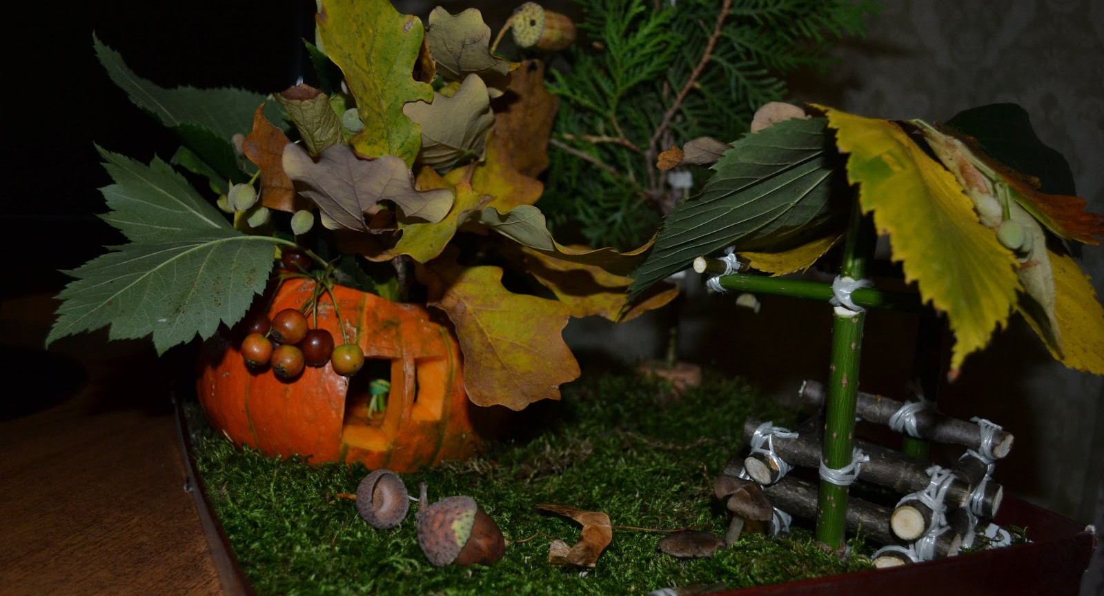 В Дагестане учителя одной из школ выбросили творения своих учеников на помойку