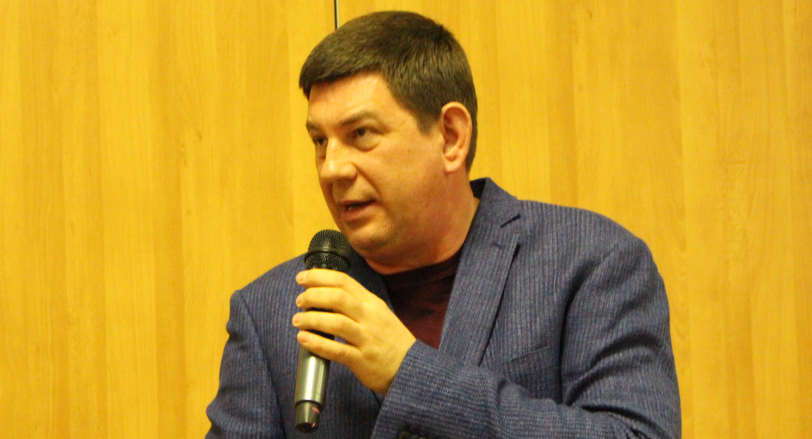 Виктор Смирнов: Из-за низкой зарплаты выпускники вузов не идут работать в школу