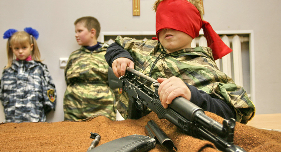  Минпрос: воспитание через автомат Калашникова