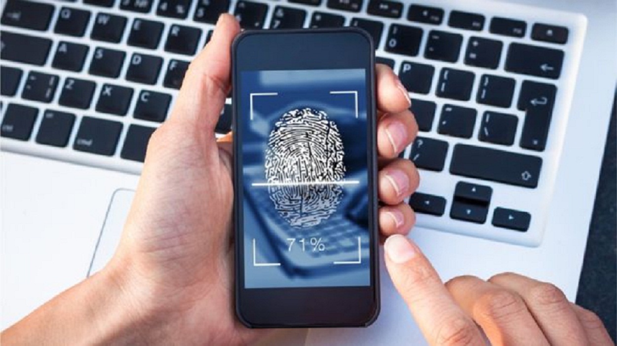 Роскомнадзор запросил данные о сборе отпечатков пальцев у школьников