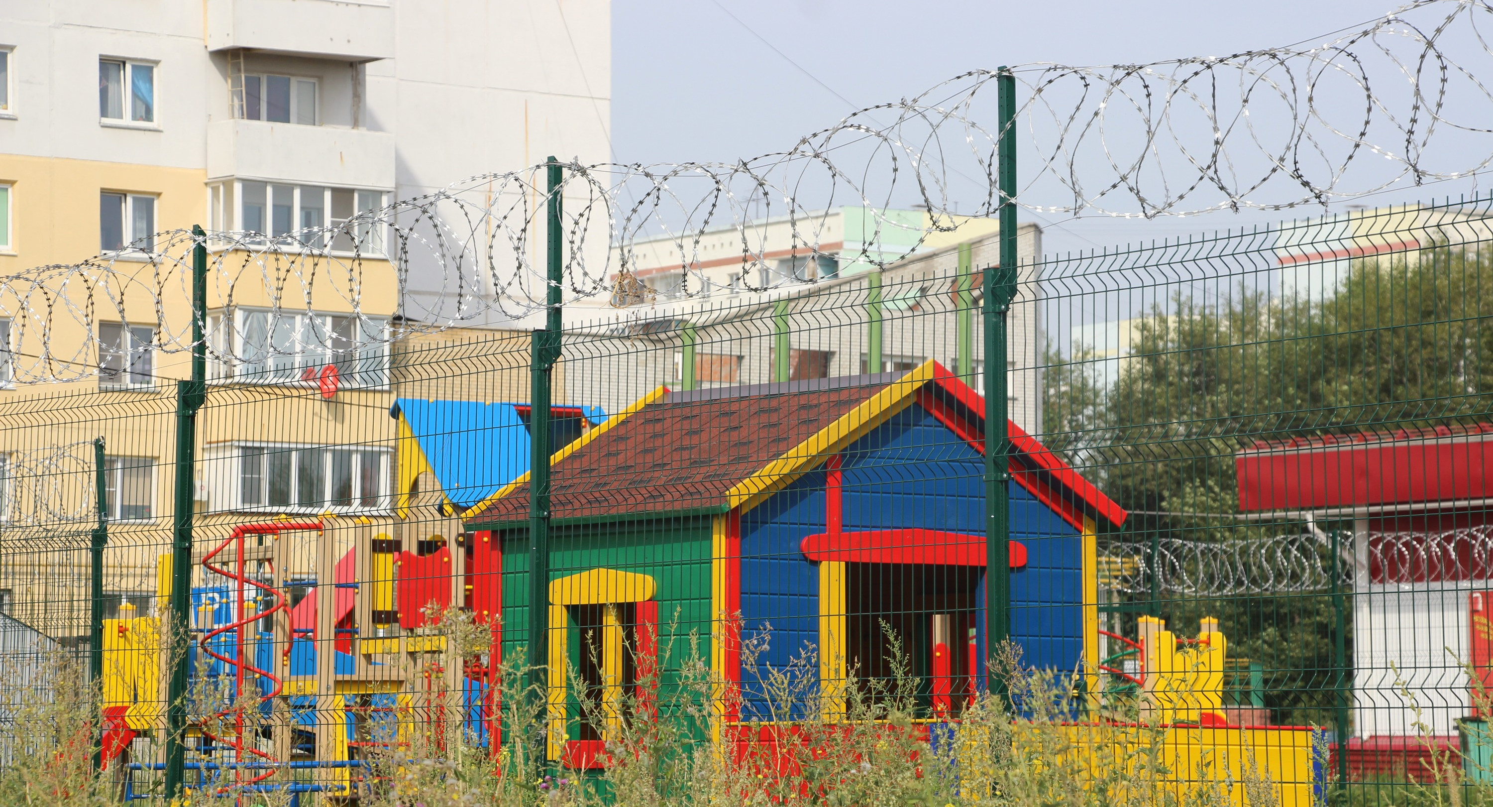 Заборы не защитят детсады от психов с оружием